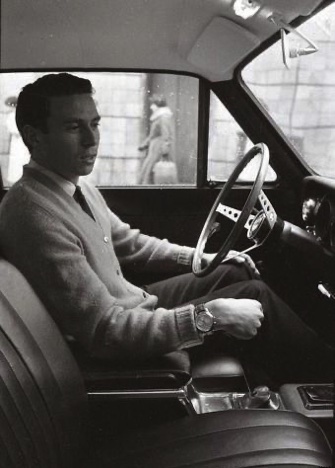 Jim, en civil,  au volant d'une Cortina Lotus...
